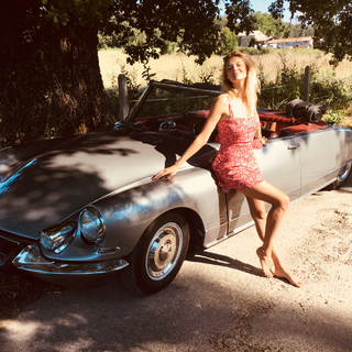 Kelly Rohrbach feet photo thumbnail