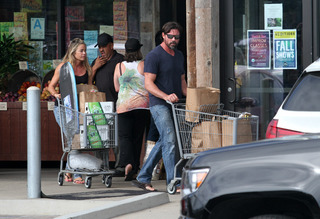 Denise Richards feet photo thumbnail