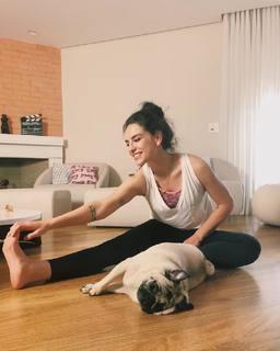Kéfera Buchmann feet photo thumbnail