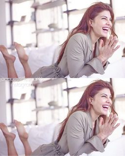 Jacqueline Fernandez feet photo thumbnail