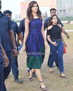 Kriti Sanon feet photo thumbnail