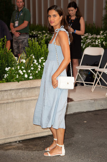 Sara Sampaio feet photo thumbnail
