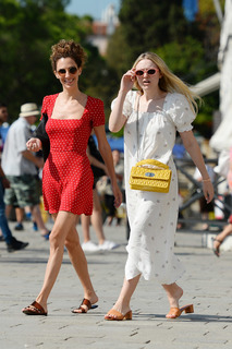 Dakota Fanning feet photo thumbnail