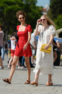 Dakota Fanning feet photo thumbnail