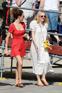 Dakota Fanning feet photo thumbnail