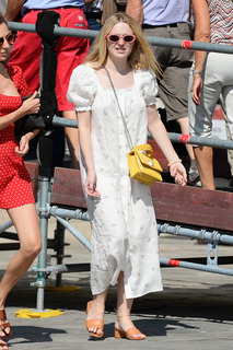 Dakota Fanning feet photo thumbnail