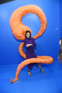 Katie Holmes feet photo thumbnail