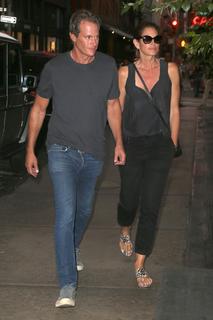 Cindy Crawford feet photo thumbnail