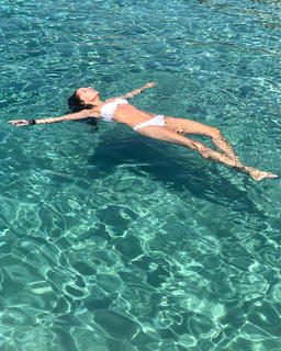 Adriane Galisteu feet photo thumbnail