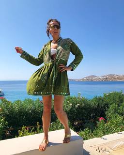 Adriane Galisteu feet photo thumbnail