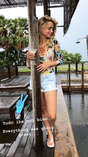Ana de Armas feet photo thumbnail