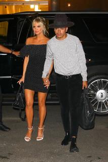Ashlee Simpson feet photo thumbnail
