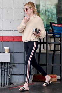 Emma Roberts feet photo thumbnail