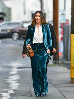 Jennifer Love Hewitt feet photo thumbnail