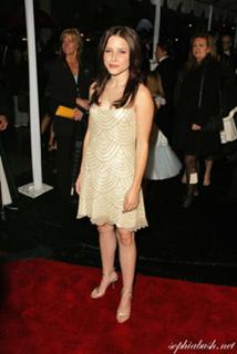 Sophia Bush feet photo thumbnail