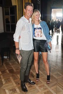 Karolina Kurkova feet photo thumbnail