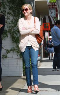 Reese Witherspoon feet photo thumbnail