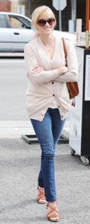 Reese Witherspoon feet photo thumbnail