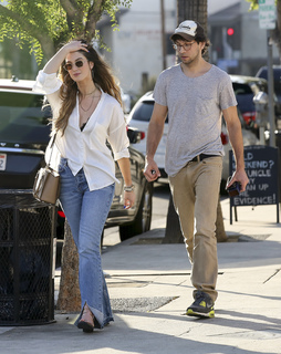 Delta Goodrem feet photo thumbnail