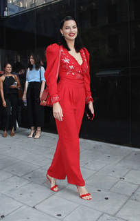 Adriana Lima feet photo thumbnail