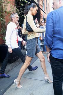 Kendall Jenner feet photo thumbnail
