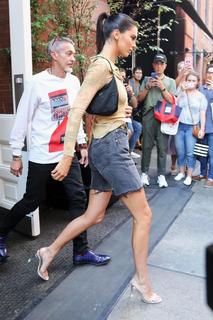 Kendall Jenner feet photo thumbnail