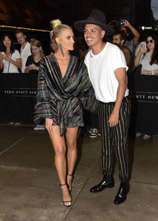 Ashlee Simpson feet photo thumbnail