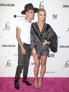 Ashlee Simpson feet photo thumbnail