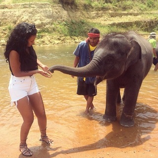 Maya Jama feet photo thumbnail