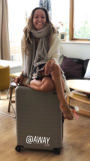 Kino MacGregor feet photo thumbnail