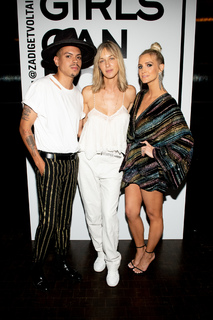 Ashlee Simpson feet photo thumbnail