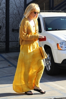 Rumer Willis feet photo thumbnail