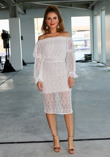 Maria Menounos feet photo thumbnail