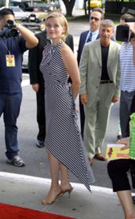 Reese Witherspoon feet photo thumbnail