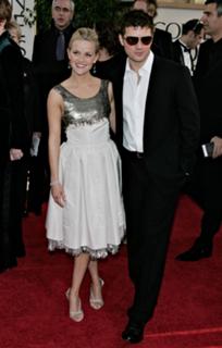 Reese Witherspoon feet photo thumbnail