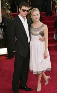 Reese Witherspoon feet photo thumbnail