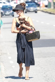 Isis Valverde feet photo thumbnail
