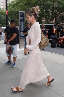 Heidi Klum feet photo thumbnail