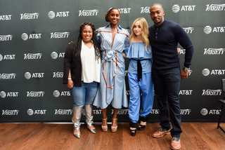 Sabrina Carpenter feet photo thumbnail