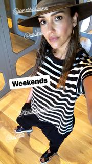 Jessica Alba feet photo thumbnail