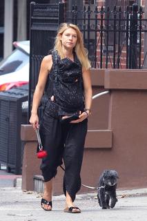 Claire Danes feet photo thumbnail