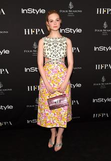 Elle Fanning feet photo thumbnail