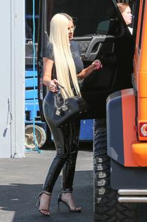 Kylie Jenner feet photo thumbnail