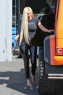 Kylie Jenner feet photo thumbnail