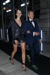 Karolina Kurkova feet photo thumbnail