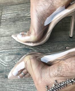 Karin Klemp feet photo thumbnail