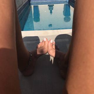 Karin Klemp feet photo thumbnail