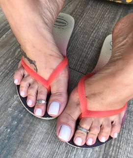 Karin Klemp feet photo thumbnail