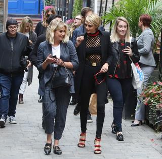 Cara Delevingne feet photo thumbnail
