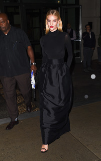 Rosie Huntington-Whiteley feet photo thumbnail